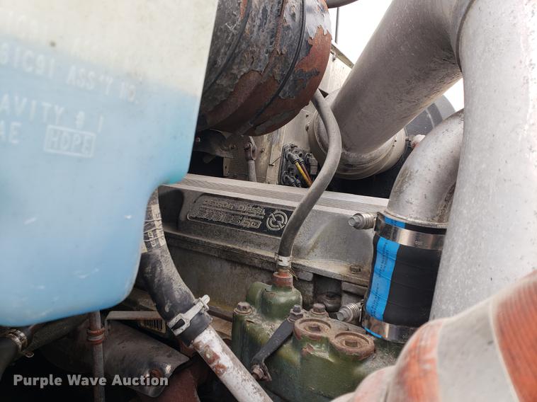 image for item EF9873 1999 International 9200 semi truck