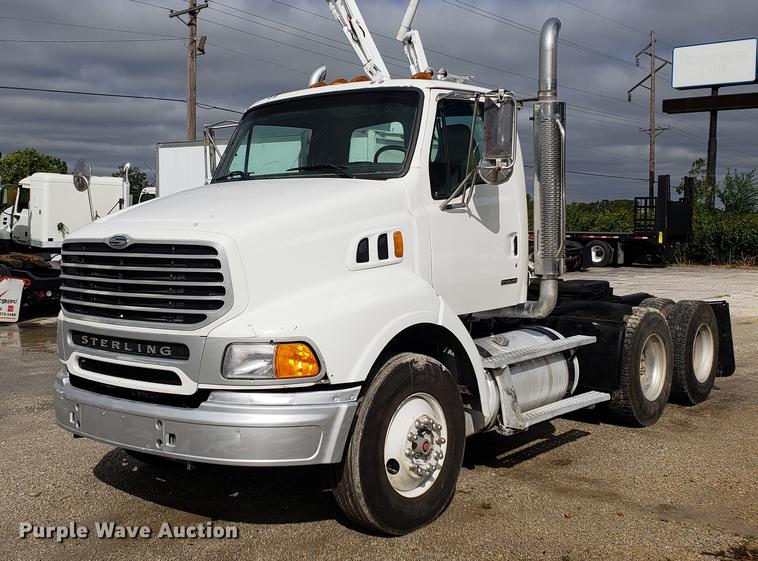 image for item EF9925 2005 Sterling semi truck