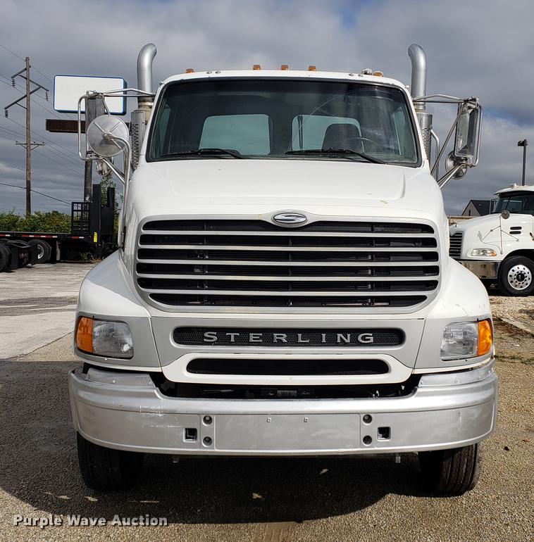 image for item EF9925 2005 Sterling semi truck