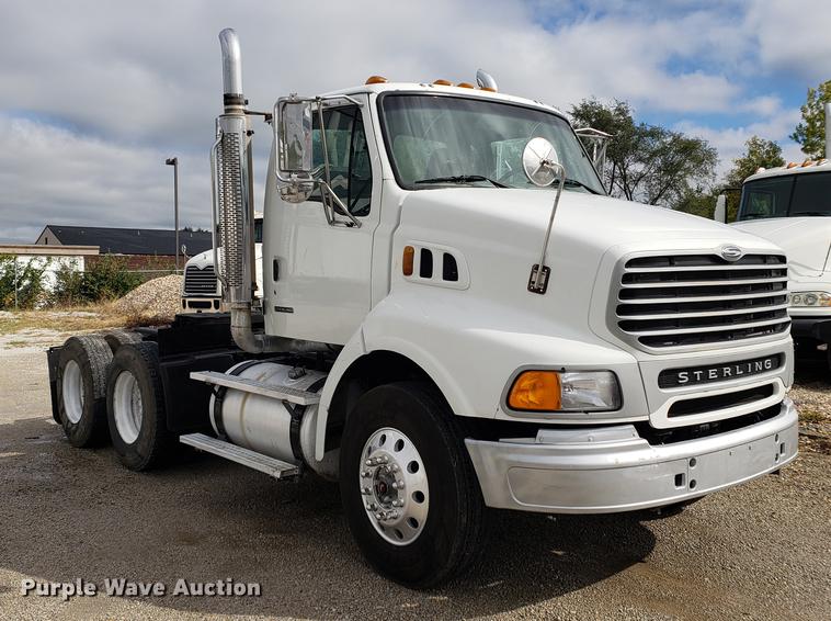 image for item EF9925 2005 Sterling semi truck