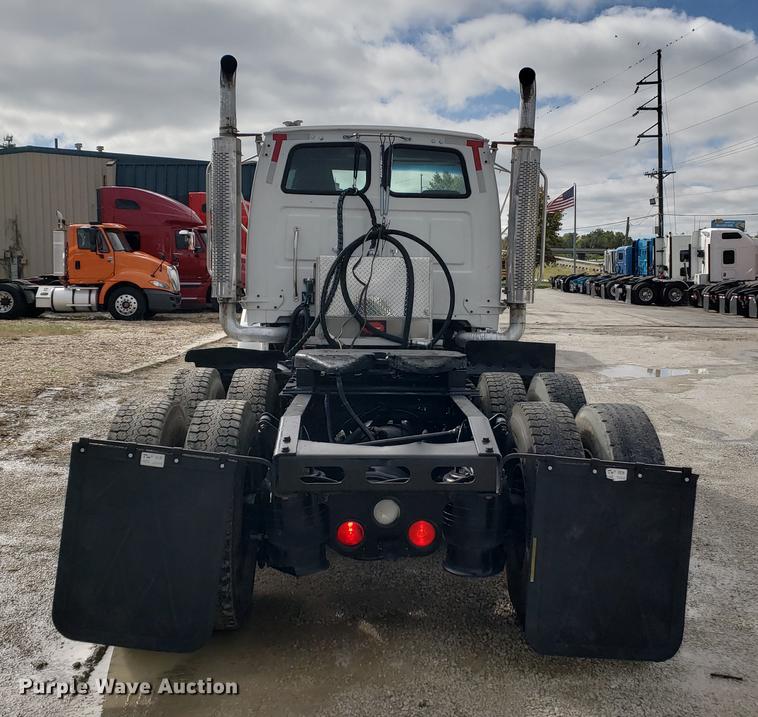 image for item EF9925 2005 Sterling semi truck