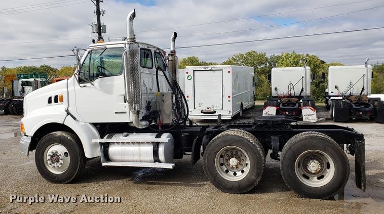image for item EF9925 2005 Sterling semi truck