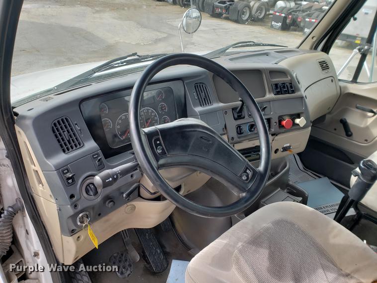 image for item EF9925 2005 Sterling semi truck