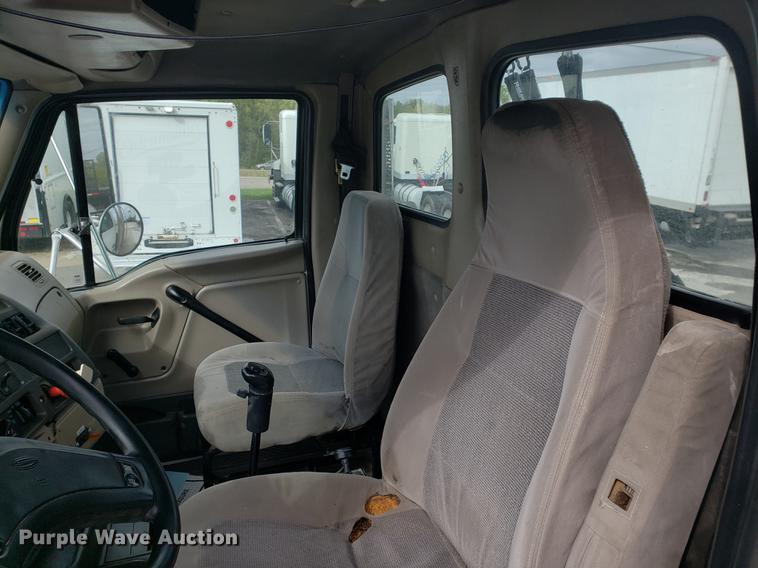 image for item EF9925 2005 Sterling semi truck