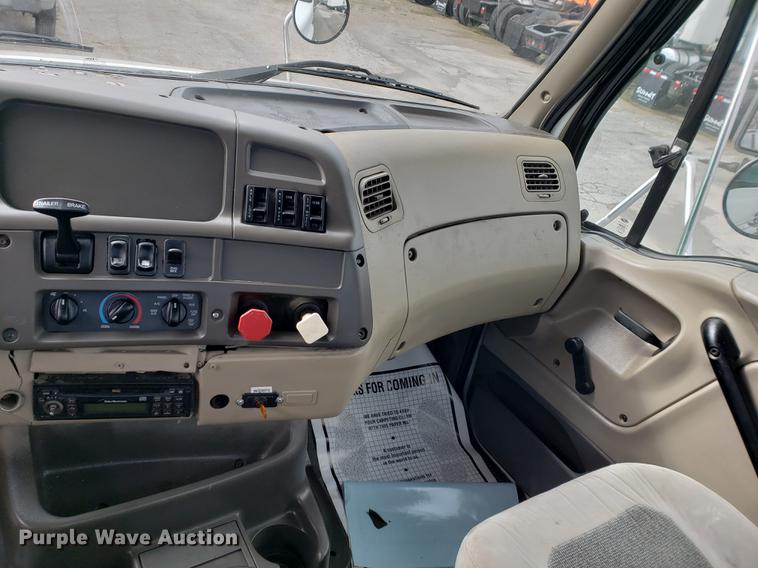 image for item EF9925 2005 Sterling semi truck