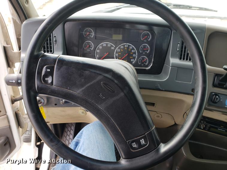 image for item EF9925 2005 Sterling semi truck