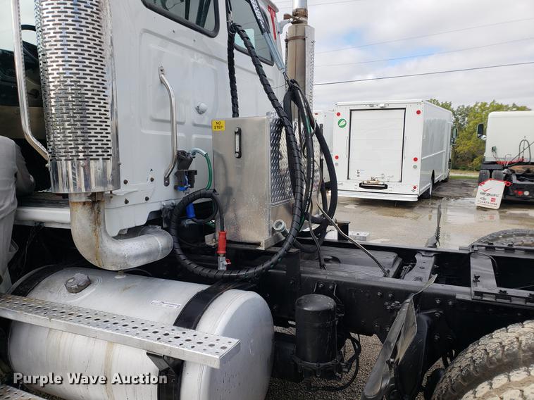 image for item EF9925 2005 Sterling semi truck