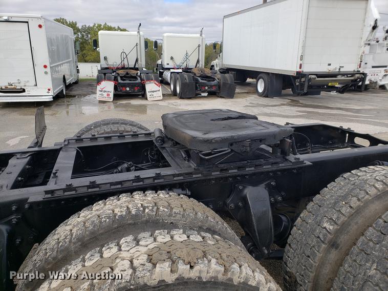 image for item EF9925 2005 Sterling semi truck