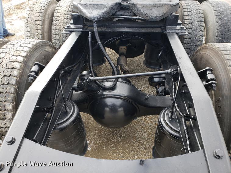 image for item EF9925 2005 Sterling semi truck