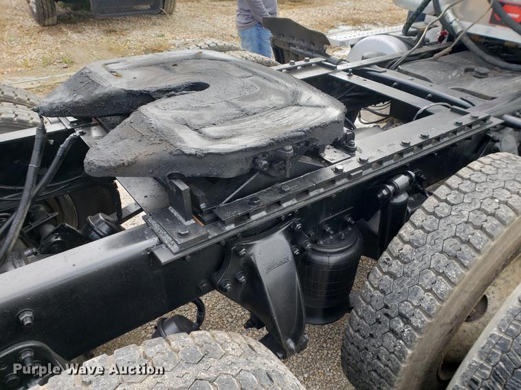 image for item EF9925 2005 Sterling semi truck