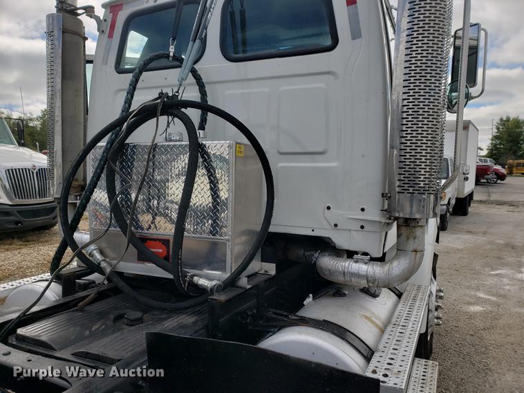 image for item EF9925 2005 Sterling semi truck