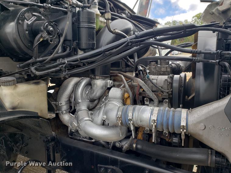 image for item EF9925 2005 Sterling semi truck