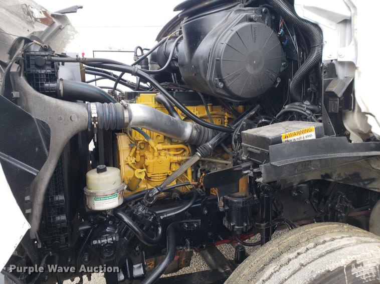 image for item EF9925 2005 Sterling semi truck