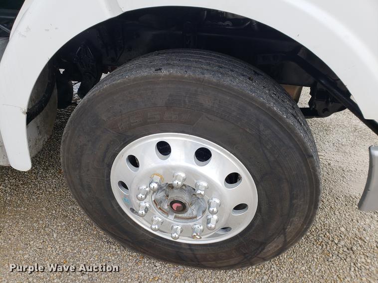 image for item EF9925 2005 Sterling semi truck