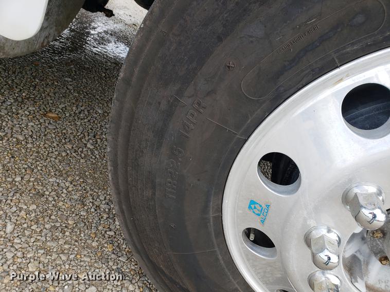 image for item EF9925 2005 Sterling semi truck