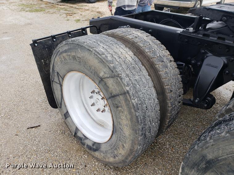 image for item EF9925 2005 Sterling semi truck