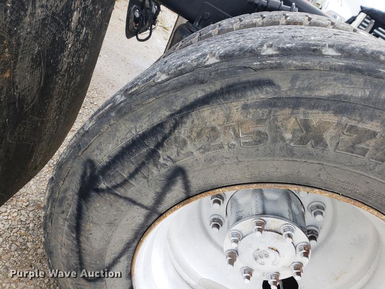 image for item EF9925 2005 Sterling semi truck