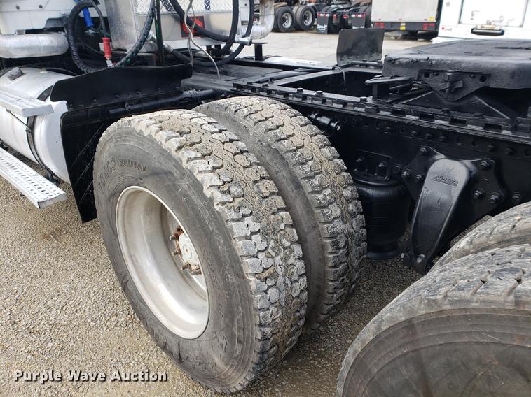 image for item EF9925 2005 Sterling semi truck