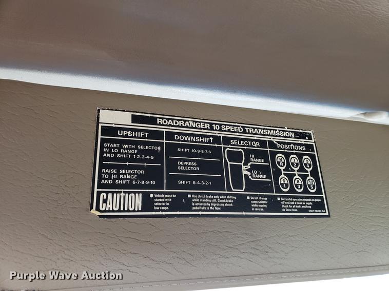 image for item EF9925 2005 Sterling semi truck