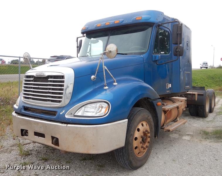 image for item EO9645 2006 Freightliner Columbia semi truck