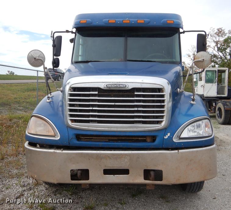 image for item EO9645 2006 Freightliner Columbia semi truck