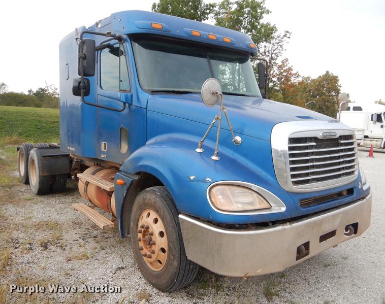 image for item EO9645 2006 Freightliner Columbia semi truck