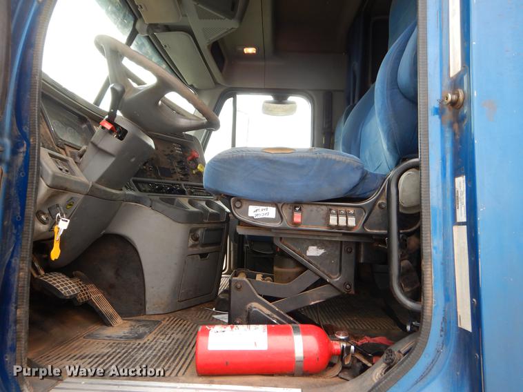 image for item EO9645 2006 Freightliner Columbia semi truck