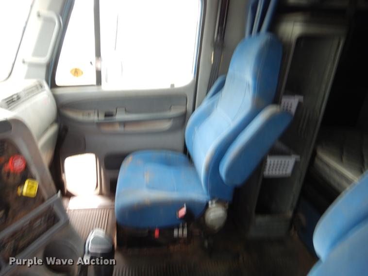 image for item EO9645 2006 Freightliner Columbia semi truck