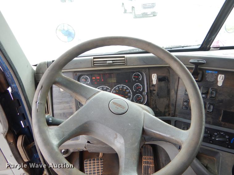 image for item EO9645 2006 Freightliner Columbia semi truck