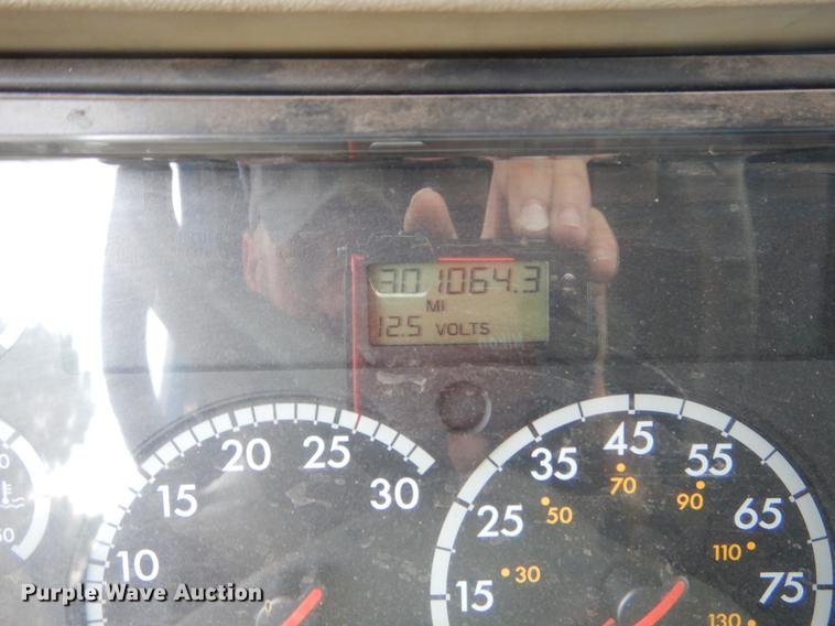 image for item EO9645 2006 Freightliner Columbia semi truck