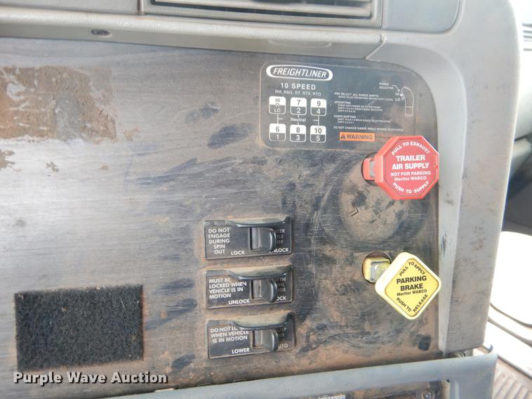 image for item EO9645 2006 Freightliner Columbia semi truck