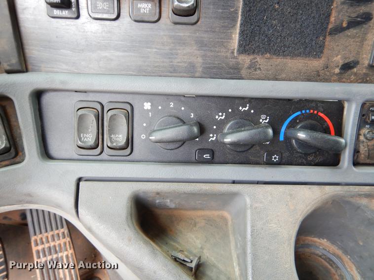 image for item EO9645 2006 Freightliner Columbia semi truck