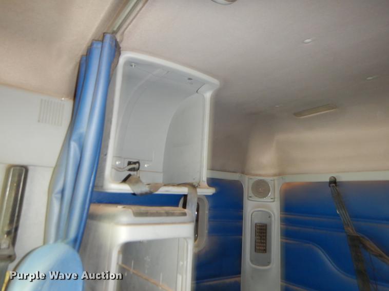 image for item EO9645 2006 Freightliner Columbia semi truck