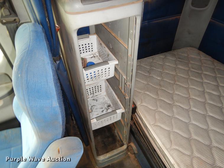 image for item EO9645 2006 Freightliner Columbia semi truck