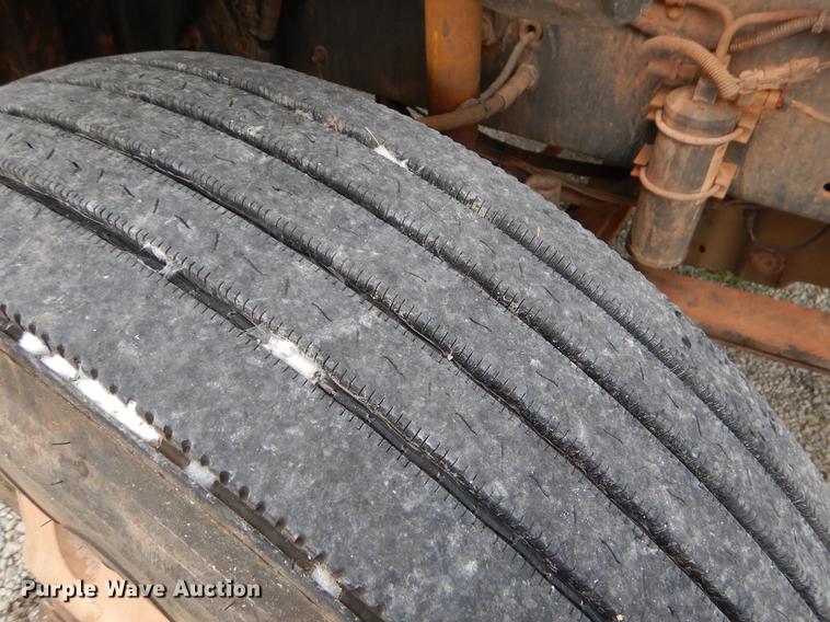 image for item EO9645 2006 Freightliner Columbia semi truck