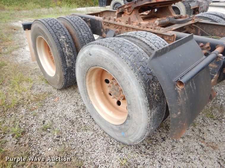 image for item EO9645 2006 Freightliner Columbia semi truck