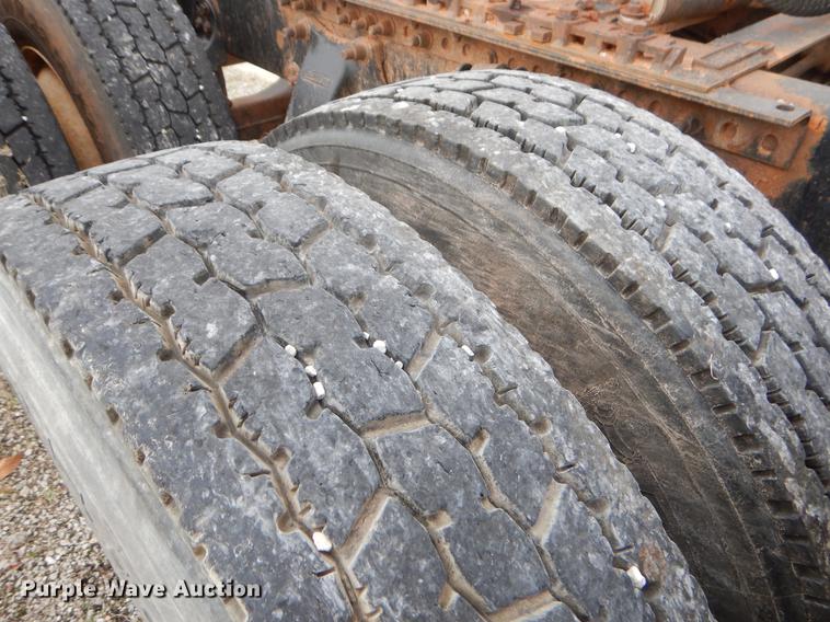 image for item EO9645 2006 Freightliner Columbia semi truck