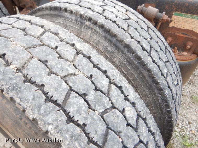 image for item EO9645 2006 Freightliner Columbia semi truck