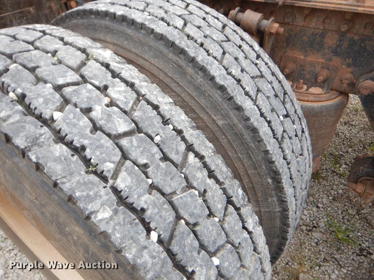 image for item EO9645 2006 Freightliner Columbia semi truck