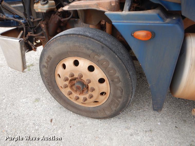 image for item EO9645 2006 Freightliner Columbia semi truck