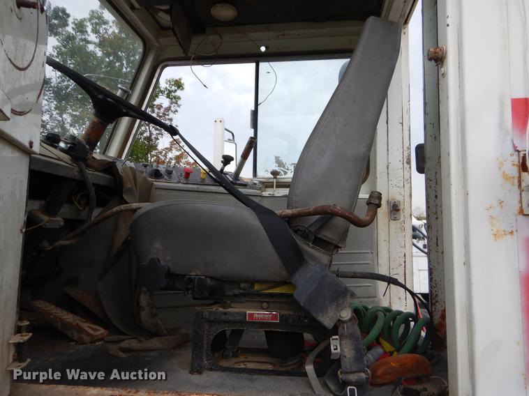 image for item EO9646 1995 Ottawa YT30 yard truck