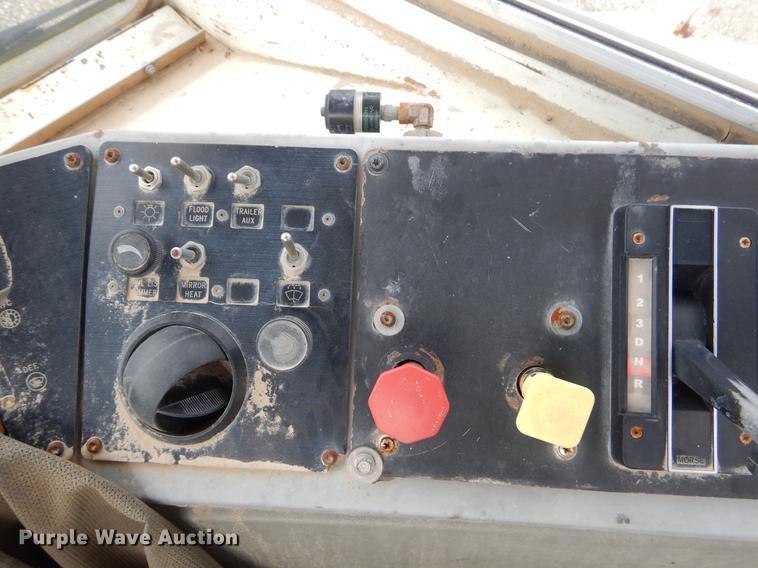 image for item EO9646 1995 Ottawa YT30 yard truck