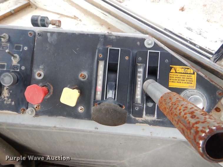 image for item EO9646 1995 Ottawa YT30 yard truck