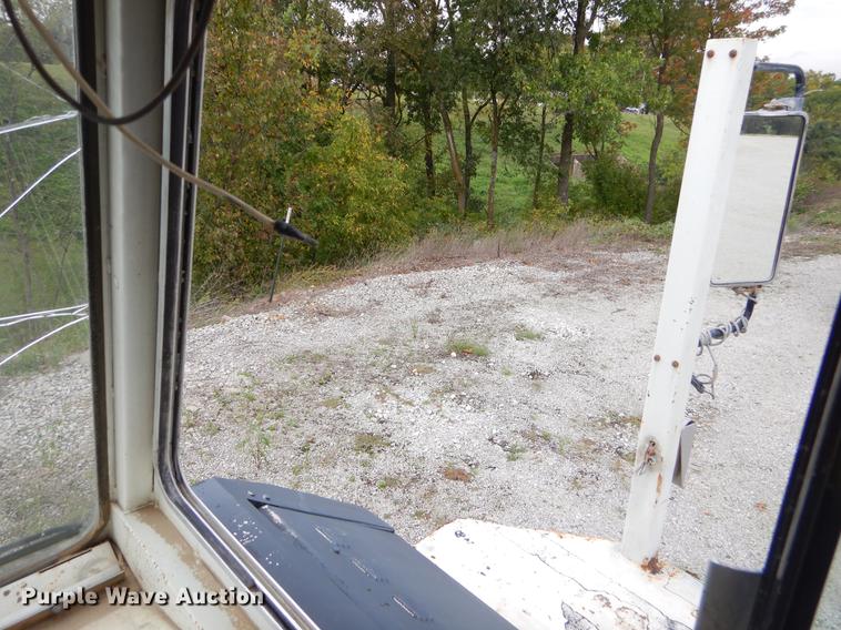 image for item EO9646 1995 Ottawa YT30 yard truck