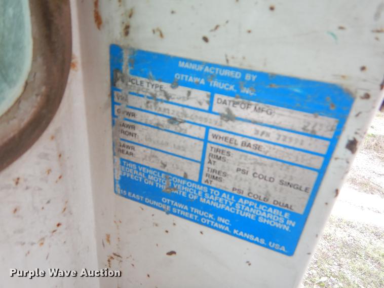 image for item EO9646 1995 Ottawa YT30 yard truck