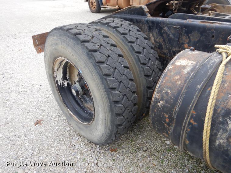 image for item EO9646 1995 Ottawa YT30 yard truck