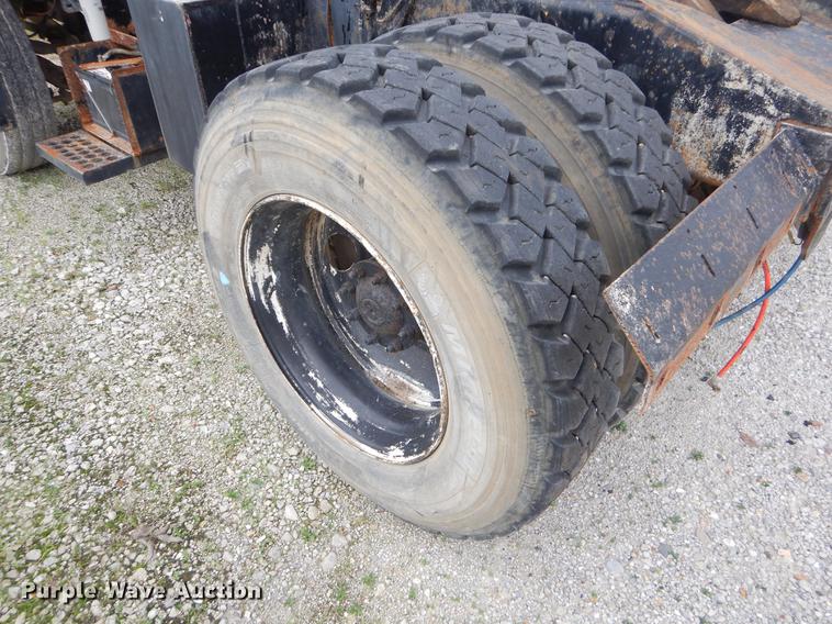 image for item EO9646 1995 Ottawa YT30 yard truck