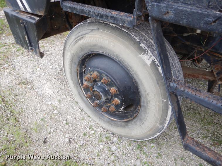 image for item EO9646 1995 Ottawa YT30 yard truck