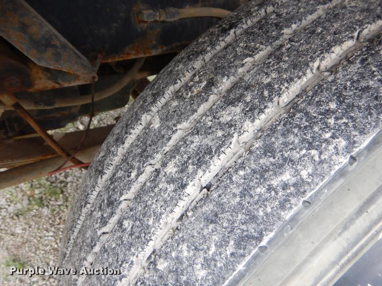 image for item EO9646 1995 Ottawa YT30 yard truck