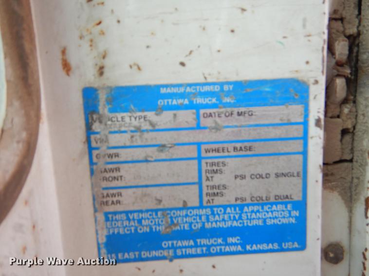 image for item EO9646 1995 Ottawa YT30 yard truck